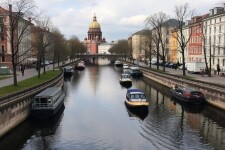 Прогулка по каналам Петербурга: как медленно распаковать город набережными