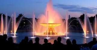 Танцующий фонтан: магия воды в ритме музыки и света