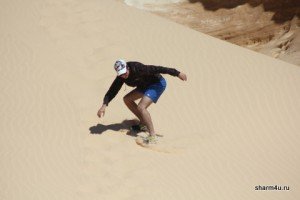 Сэндбординг - катание на доске в пустыне в Шарме